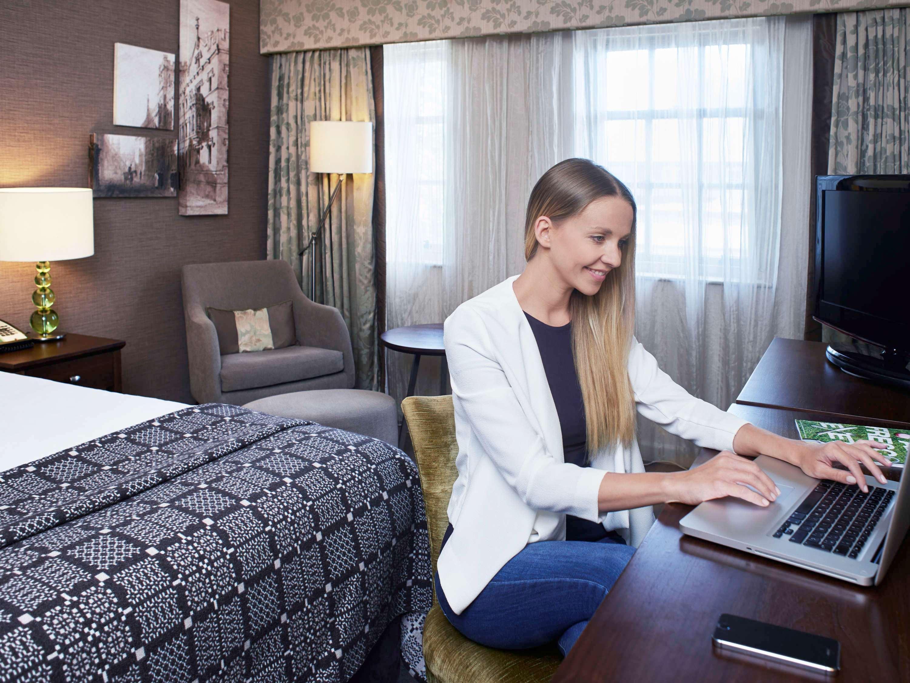 Mercure Exeter Southgate Hotel Bagian luar foto