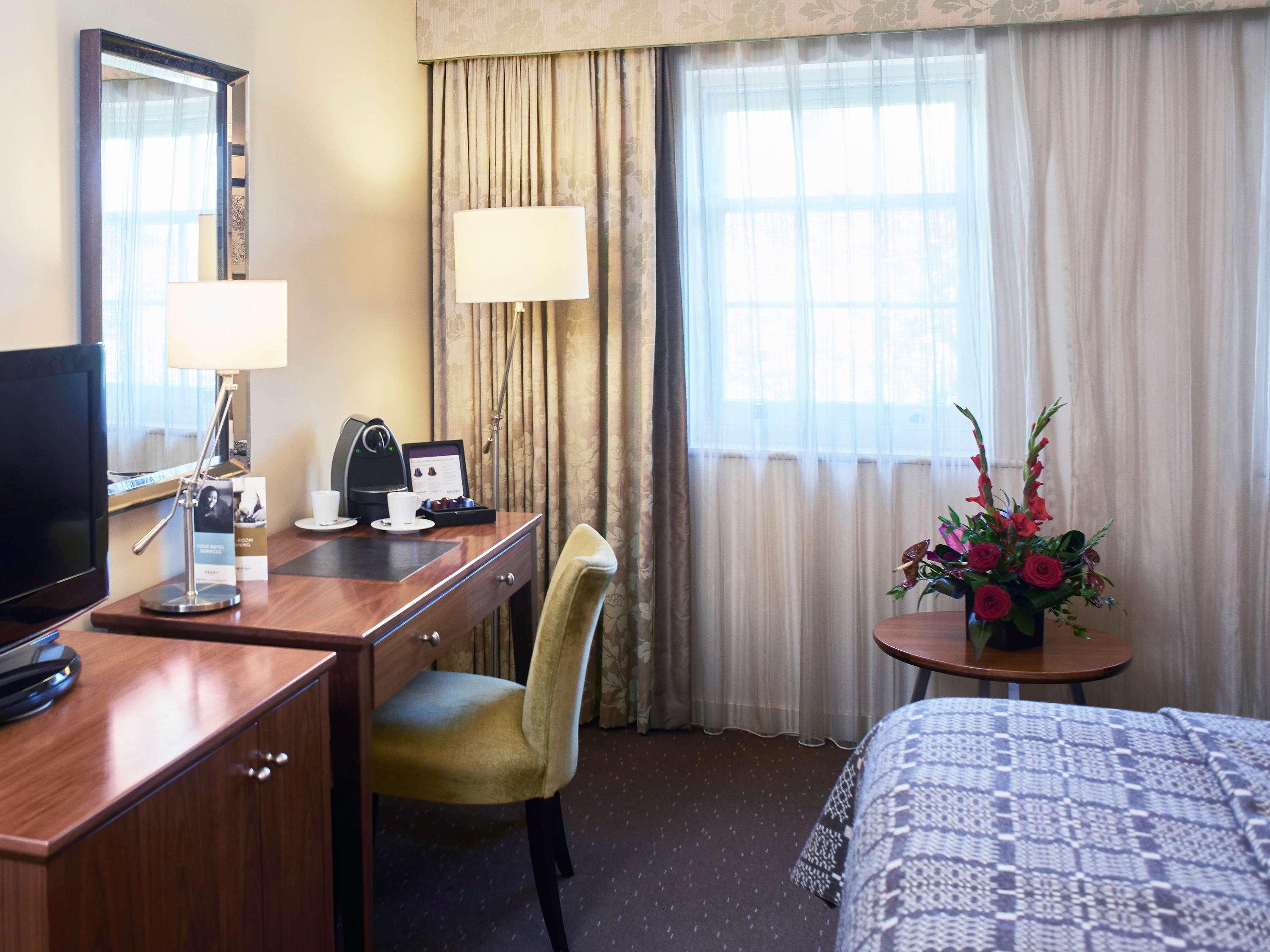 Mercure Exeter Southgate Hotel Bagian luar foto